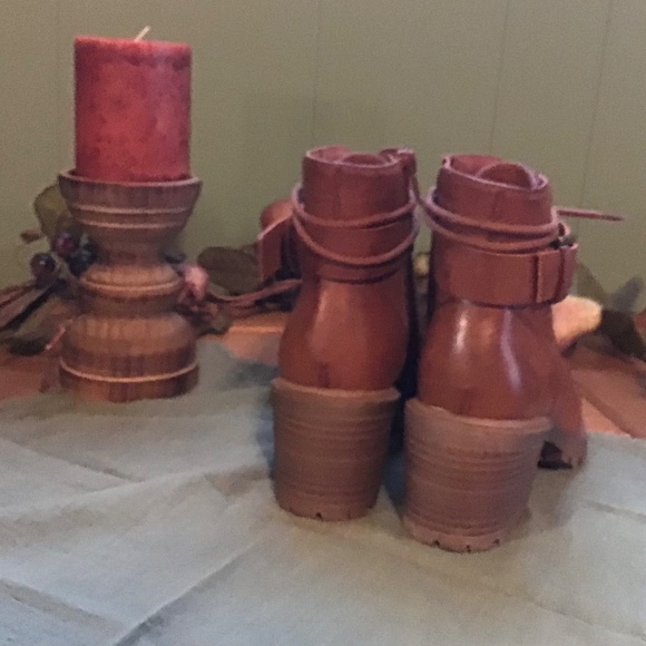 New Frye & Co. Axle Lace Up Booties - Picture 4 of 9